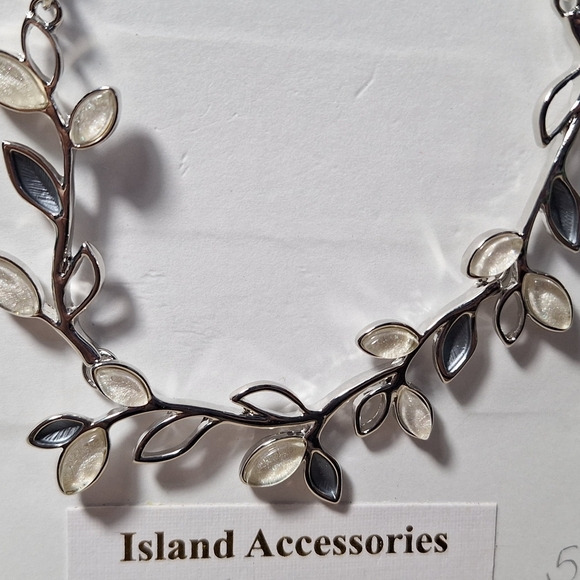 Oceana Trading Island Accessories Twist Gray Leaves Necklace & Earring Set - NEW - Picture 3 of 7